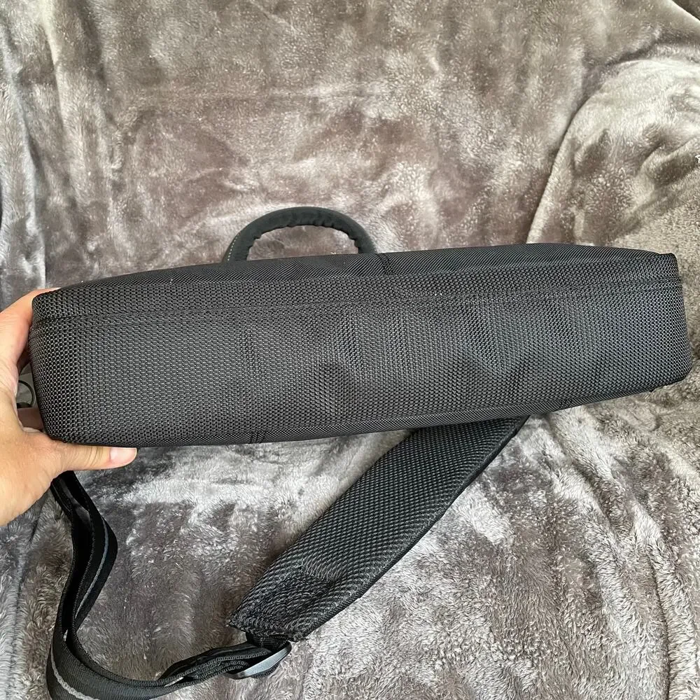 Dell Laptop Computer Bag Padded Compartments Shoulder Strap Handles Holds 15”